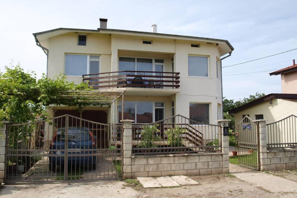 Къща За Гости Шишкови Sjabla Exteriör bild